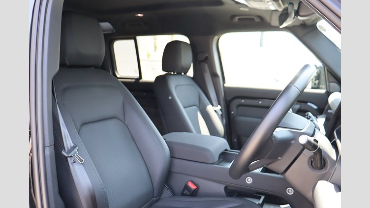 2023 認定中古車 Land Rover Defender 110 サントリーニブラック P300 AWD（AT） S