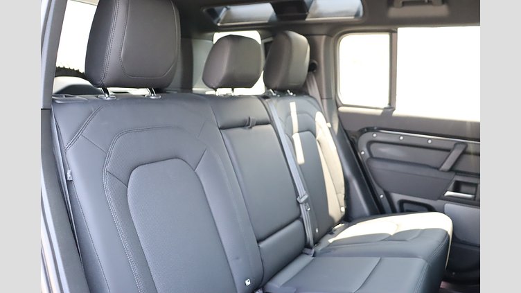 2023 認定中古車 Land Rover Defender 110 サントリーニブラック P300 AWD（AT） S