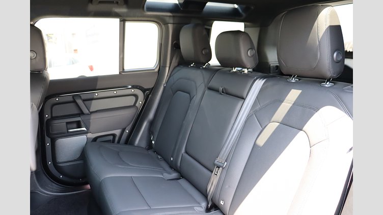 2023 認定中古車 Land Rover Defender 110 サントリーニブラック P300 AWD（AT） S