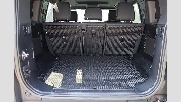 2023 認定中古車 Land Rover Defender 110 サントリーニブラック P300 AWD（AT） S