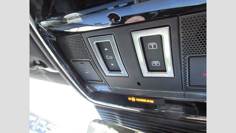 2024 認定中古車 Land Rover Range Rover Velar ヴァレジネブルー P400eプラグインハイブリッド（ガソリン） Standard Wheelbase Dynamic HSE