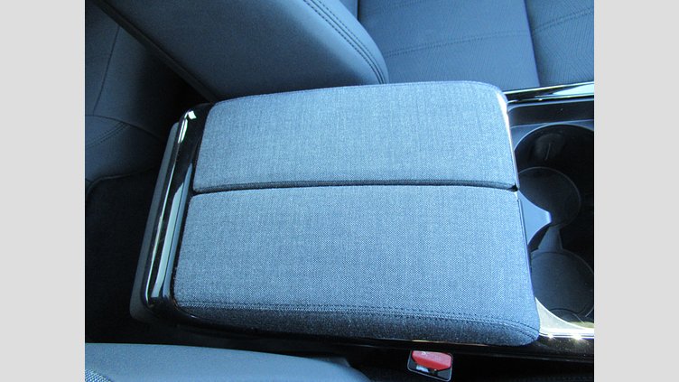 2024 認定中古車 Land Rover Range Rover Velar ヴァレジネブルー P400eプラグインハイブリッド（ガソリン） Standard Wheelbase Dynamic HSE