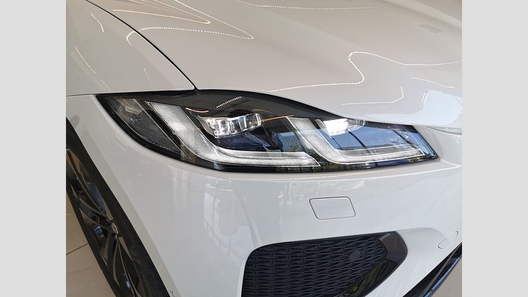 2024 認定中古車 Jaguar F-Pace オストゥーニパールホワイト D204 AWD（オートマチック）MHEV R-DYNAMIC SE