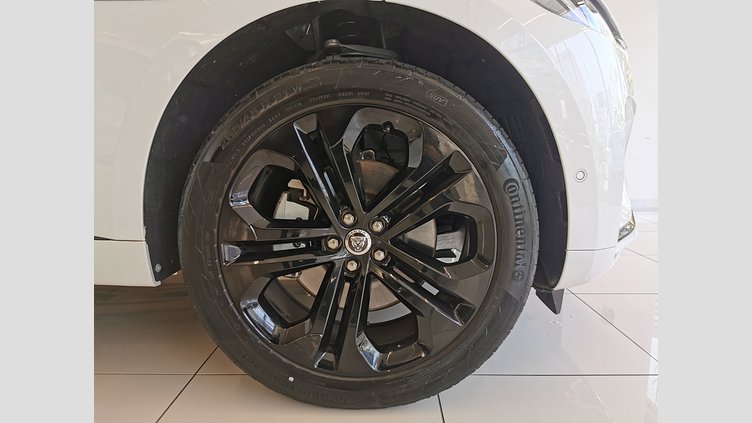 2024 認定中古車 Jaguar F-Pace オストゥーニパールホワイト D204 AWD（オートマチック）MHEV R-DYNAMIC SE
