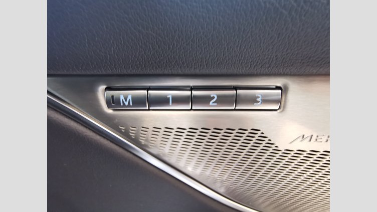 2024 認定中古車 Jaguar F-Pace オストゥーニパールホワイト D204 AWD（オートマチック）MHEV R-DYNAMIC SE