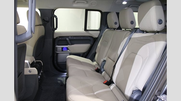 2024 認定中古車 Land Rover Defender 130 カルパチアングレイ D300 AWD（AT） SE