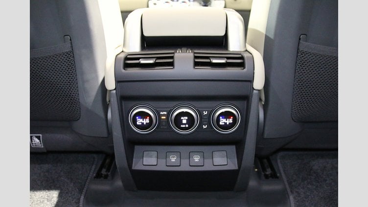 2024 認定中古車 Land Rover Defender 130 カルパチアングレイ D300 AWD（AT） SE