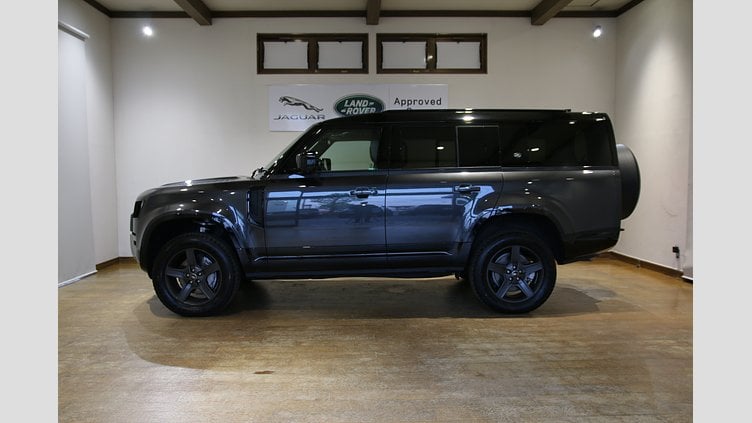 2024 認定中古車 Land Rover Defender 130 カルパチアングレイ D300 AWD（AT） SE
