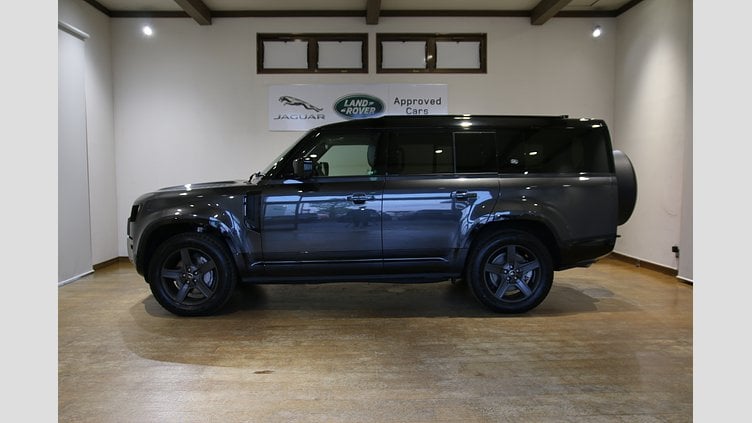 2024 認定中古車 Land Rover Defender 130 カルパチアングレイ D300 AWD（AT） SE
