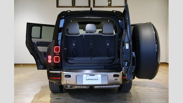 2024 認定中古車 Land Rover Defender 130 カルパチアングレイ D300 AWD（AT） SE
