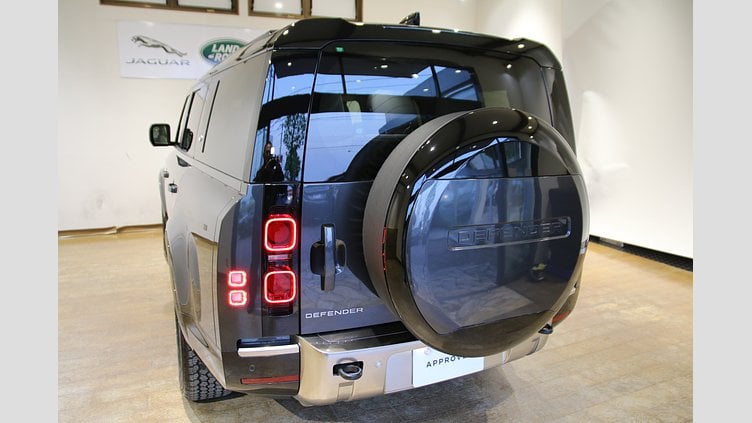 2024 認定中古車 Land Rover Defender 130 カルパチアングレイ D300 AWD（AT） SE