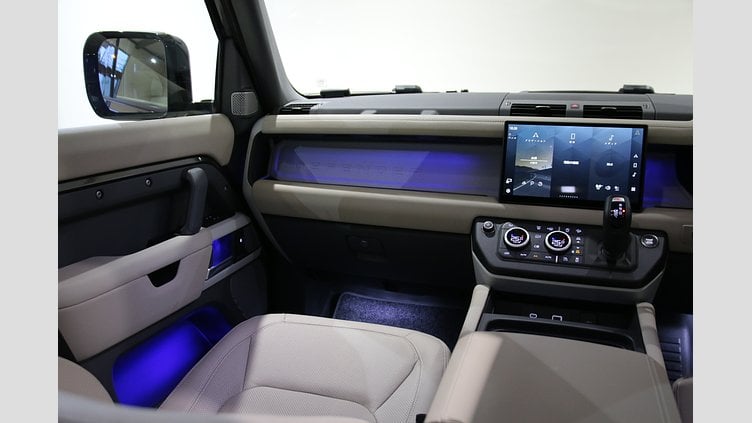 2024 認定中古車 Land Rover Defender 130 カルパチアングレイ D300 AWD（AT） SE