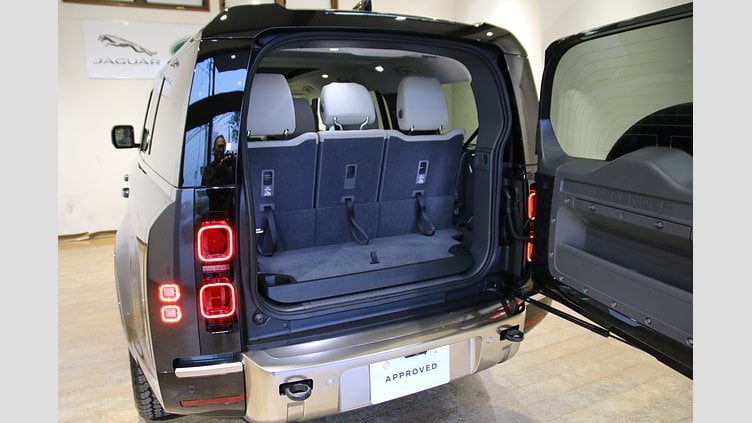 2024 認定中古車 Land Rover Defender 130 カルパチアングレイ D300 AWD（AT） SE