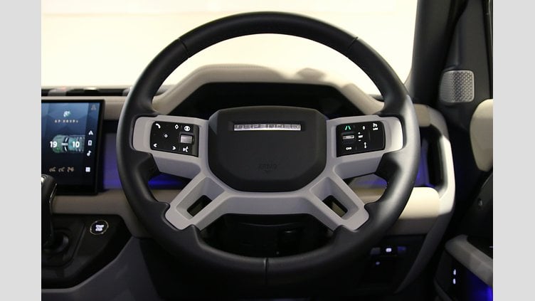2024 認定中古車 Land Rover Defender 130 カルパチアングレイ D300 AWD（AT） SE