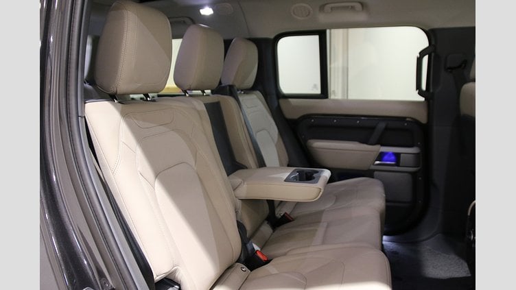 2024 認定中古車 Land Rover Defender 130 カルパチアングレイ D300 AWD（AT） SE