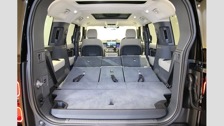 2024 認定中古車 Land Rover Defender 130 カルパチアングレイ D300 AWD（AT） SE