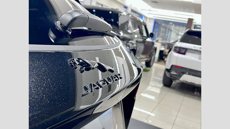 2024 認定中古車 Jaguar E-Pace サントリーニブラック P250（ガソリン） R-DYNAMIC SE