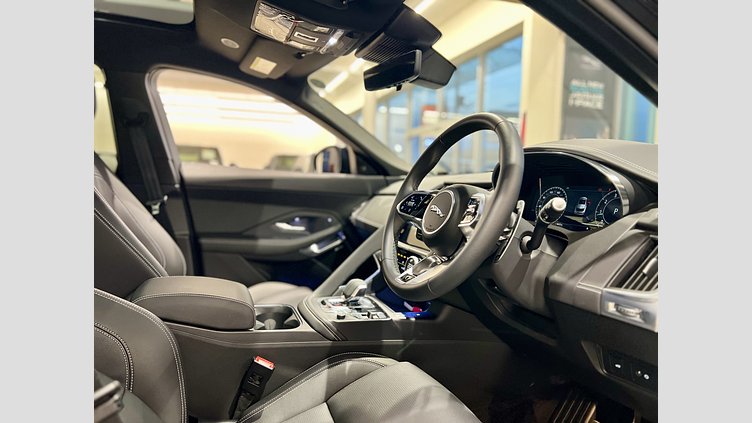 2024 認定中古車 Jaguar E-Pace サントリーニブラック P250（ガソリン） R-DYNAMIC SE