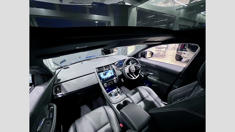 2024 認定中古車 Jaguar E-Pace サントリーニブラック P250（ガソリン） R-DYNAMIC SE