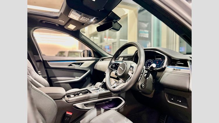 2024 認定中古車 Jaguar F-Pace アイガーグレイ P250 AWD（オートマチック） R-DYNAMIC SE