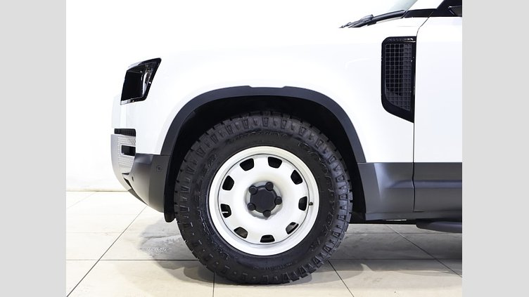 2021 認定中古車 Land Rover Defender 110 フジホワイト P300 AWD（AT） SE