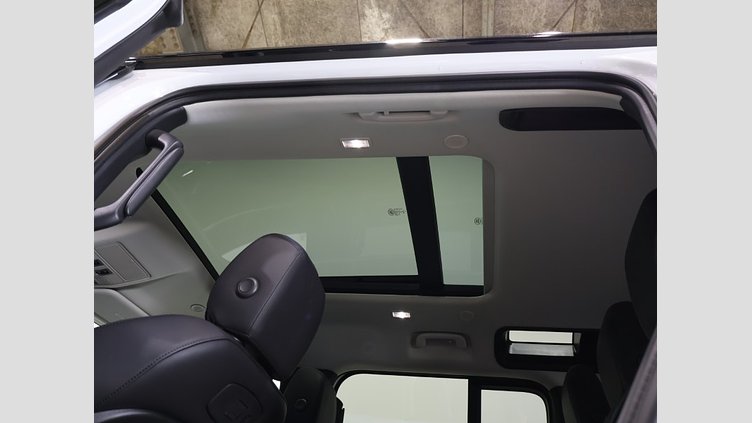 2021 認定中古車 Land Rover Defender 110 フジホワイト P300 AWD（AT） SE