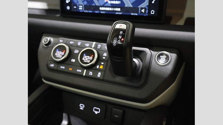 2021 認定中古車 Land Rover Defender 110 フジホワイト P300 AWD（AT） SE