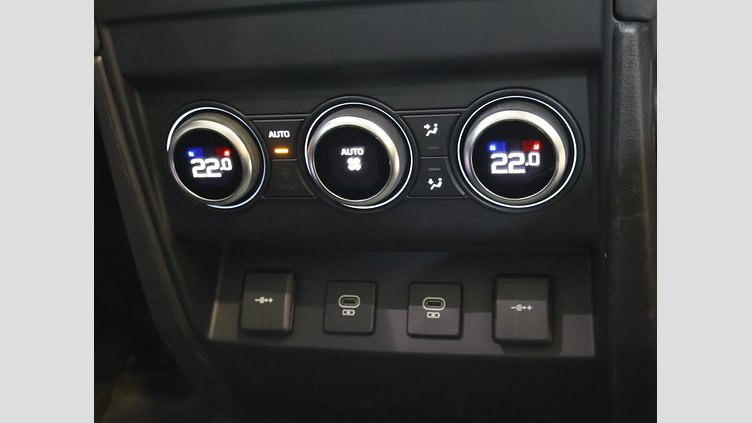 2021 認定中古車 Land Rover Defender 110 フジホワイト P300 AWD（AT） SE