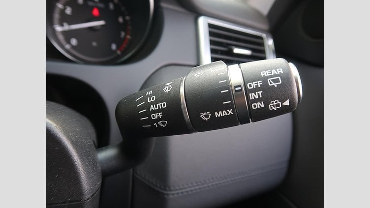 2017 認定中古車 Land Rover Discovery Sport Yulong White 2.0 litre Si4 Petrol HSE