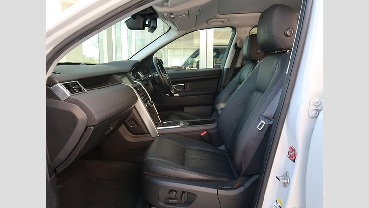 2017 認定中古車 Land Rover Discovery Sport Yulong White 2.0 litre Si4 Petrol HSE