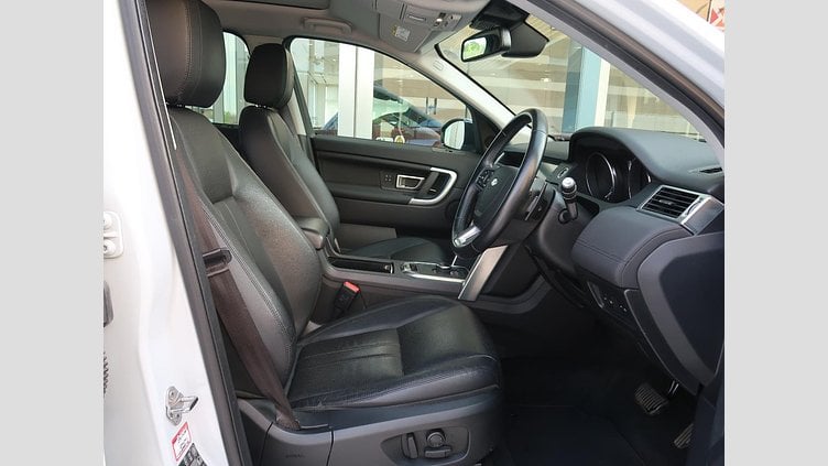 2017 認定中古車 Land Rover Discovery Sport Yulong White 2.0 litre Si4 Petrol HSE