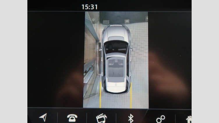2017 認定中古車 Land Rover Discovery Sport Yulong White 2.0 litre Si4 Petrol HSE