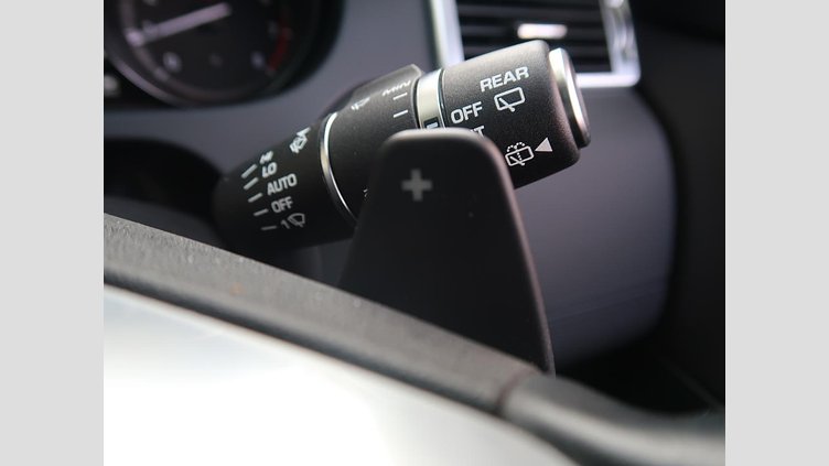 2017 認定中古車 Land Rover Discovery Sport Yulong White 2.0 litre Si4 Petrol HSE