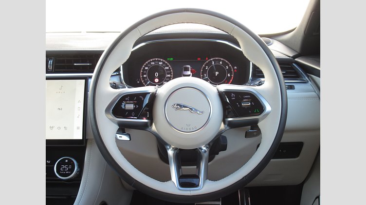 2024 認定中古車 Jaguar F-Pace フジホワイト P250 AWD（オートマチック） R-DYNAMIC SE