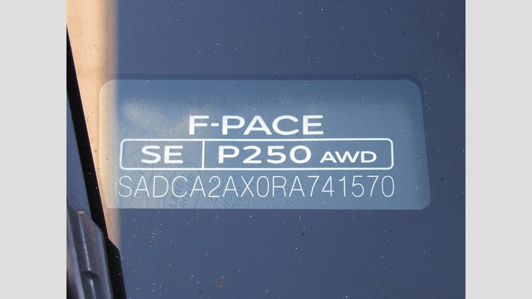2024 認定中古車 Jaguar F-Pace フジホワイト P250 AWD（オートマチック） R-DYNAMIC SE