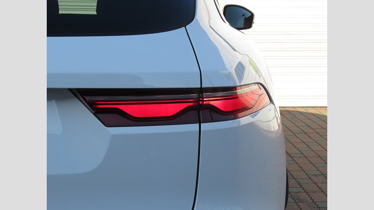 2024 認定中古車 Jaguar F-Pace フジホワイト P250 AWD（オートマチック） R-DYNAMIC SE