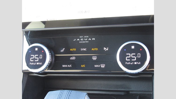 2024 認定中古車 Jaguar F-Pace フジホワイト P250 AWD（オートマチック） R-DYNAMIC SE