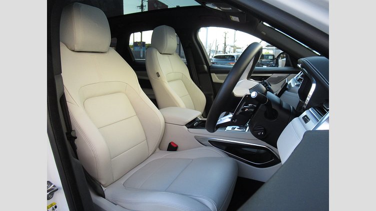 2024 認定中古車 Jaguar F-Pace フジホワイト P250 AWD（オートマチック） R-DYNAMIC SE