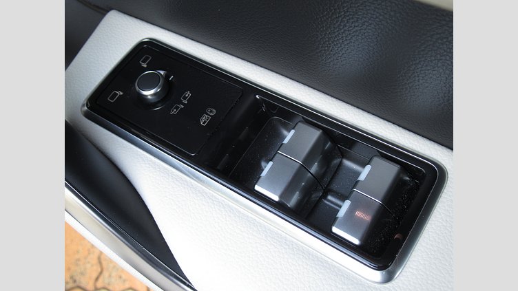 2024 認定中古車 Jaguar F-Pace フジホワイト P250 AWD（オートマチック） R-DYNAMIC SE