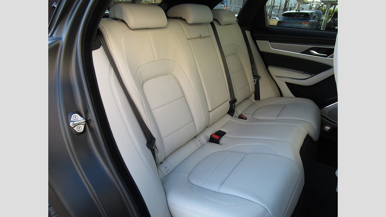 2024 認定中古車 Jaguar F-Pace フジホワイト P250 AWD（オートマチック） R-DYNAMIC SE