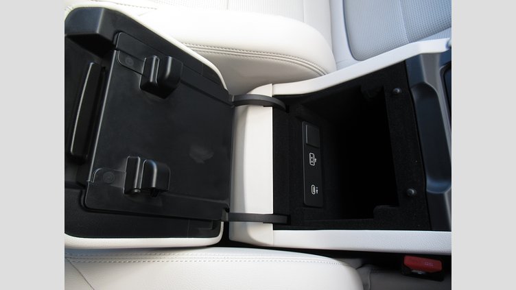 2024 認定中古車 Jaguar F-Pace フジホワイト P250 AWD（オートマチック） R-DYNAMIC SE