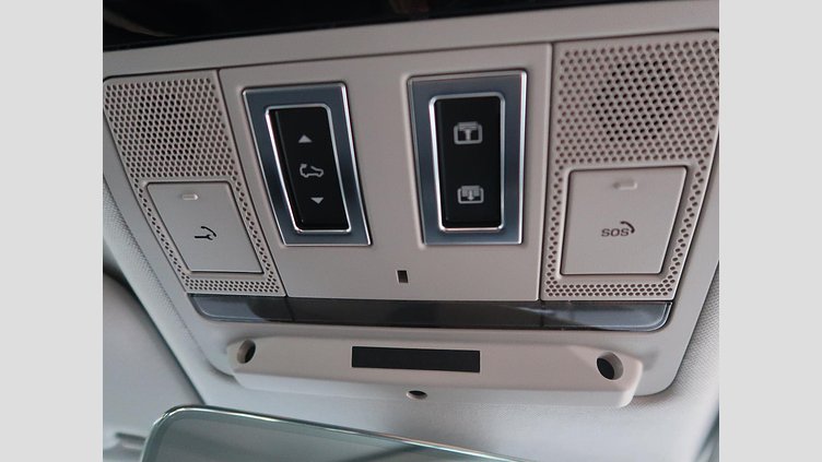 2023 認定中古車 Land Rover Defender 110 フジホワイト D300 AWD（AT） S