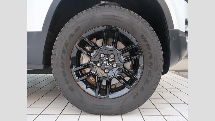 2023 認定中古車 Land Rover Defender 110 フジホワイト D300 AWD（AT） S