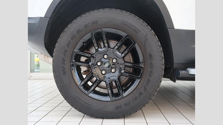 2023 認定中古車 Land Rover Defender 110 フジホワイト D300 AWD（AT） S