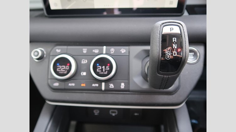 2023 認定中古車 Land Rover Defender 110 フジホワイト D300 AWD（AT） S