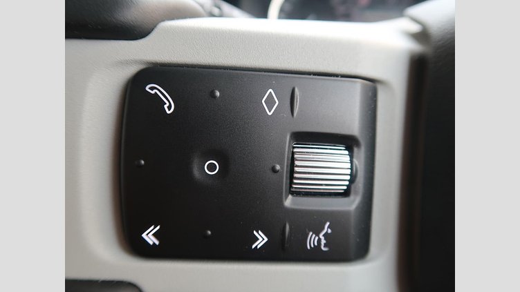 2023 認定中古車 Land Rover Defender 110 フジホワイト D300 AWD（AT） S
