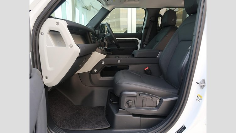 2023 認定中古車 Land Rover Defender 110 フジホワイト D300 AWD（AT） S