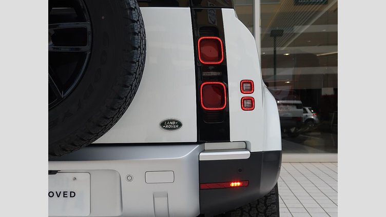 2023 認定中古車 Land Rover Defender 110 フジホワイト D300 AWD（AT） S