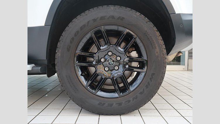 2023 認定中古車 Land Rover Defender 110 フジホワイト D300 AWD（AT） S