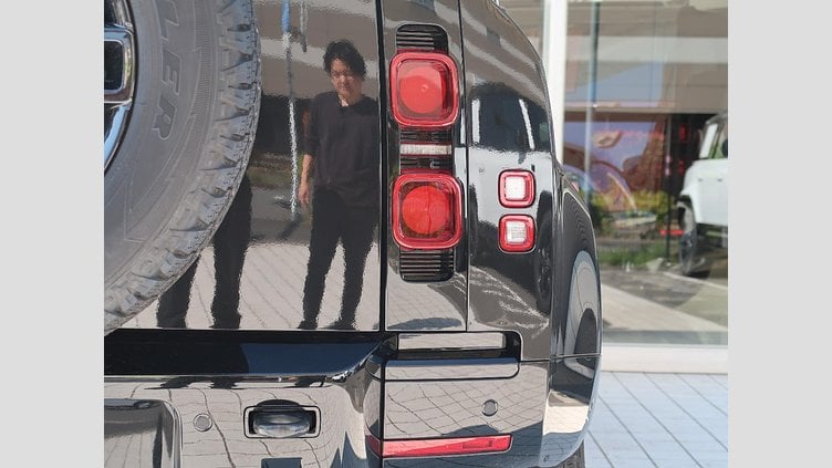 2024 認定中古車 Land Rover Defender 110 サントリーニブラック D300 AWD（AT） X-DYNAMIC SE